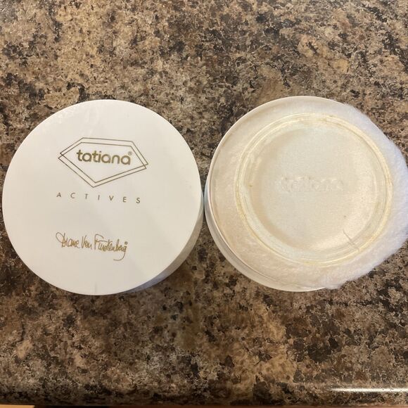 Vintage Tatiana perfumed body Dusting powder Diane Von Furstenberg New 2 Oz NOS - Picture 2 of 5